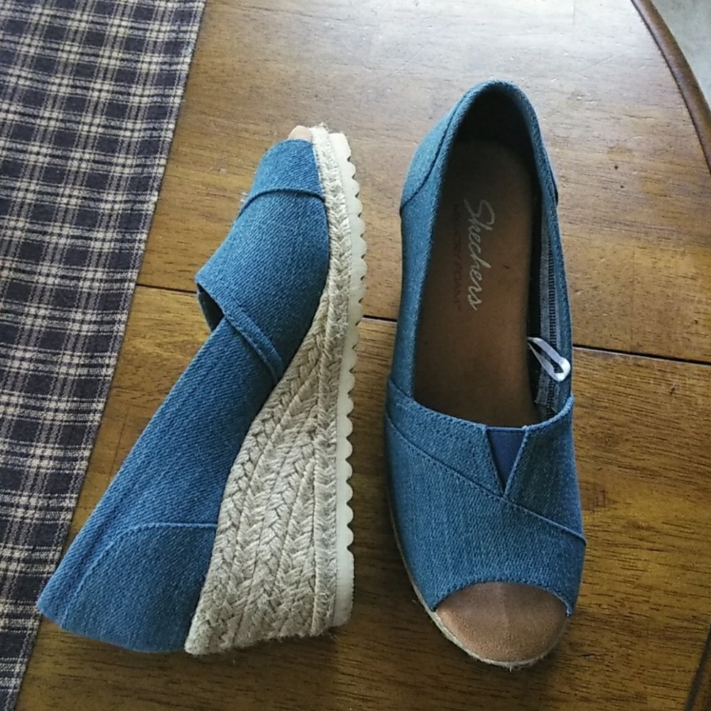 Sketchers memory foam wedge.